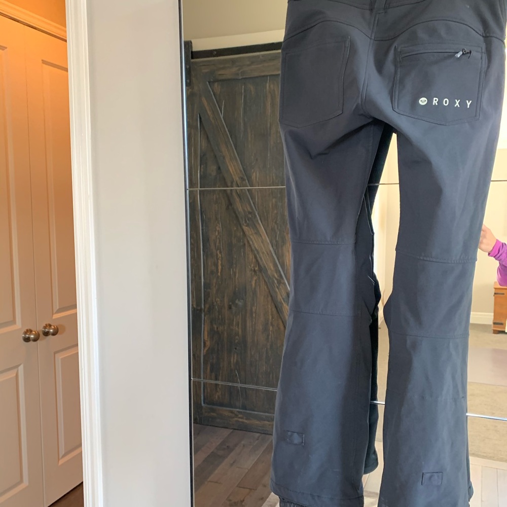 Cute snow pants. Snowboarding or ski pants